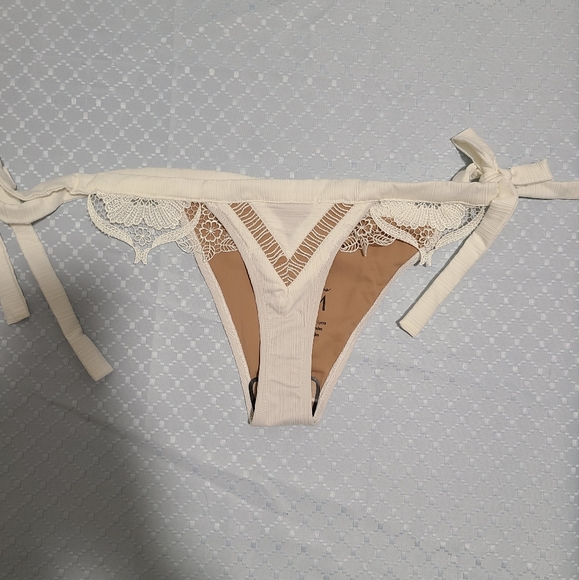 For love and lemons Corsica ladder trim bottoms - Picture 3 of 4